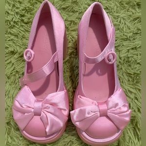 NEW NEVER WORN Baby Pink Mary Jane Heels with Buckle and Bow